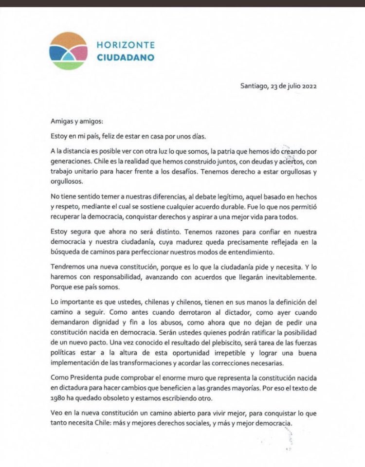 patriciapolitz's tweet image. Presidenta @mbachelet se pronuncia frente al plebiscito. 👇🏽
#AprueboFeliz