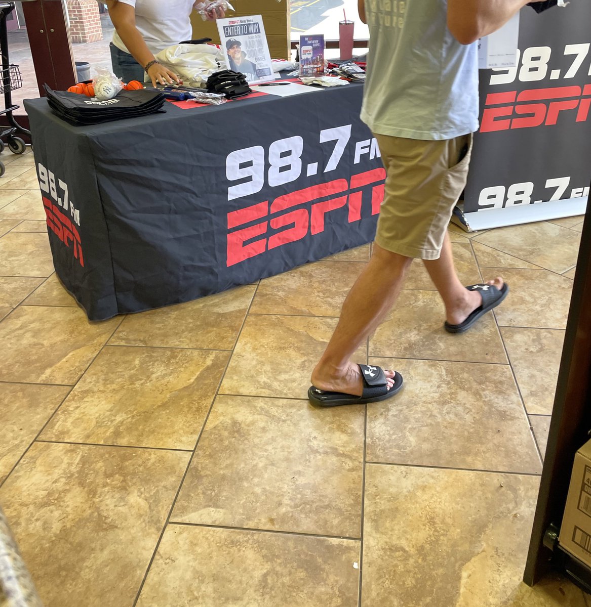 NYPinstripes4ev's tweet photo. Ayyyyyy look who’s at my job today @ESPNNY98_7FM   Where’s @RealMichaelKay @DonLagreca and @Rosenbergradio https://t.co/4IMF6cCcj2