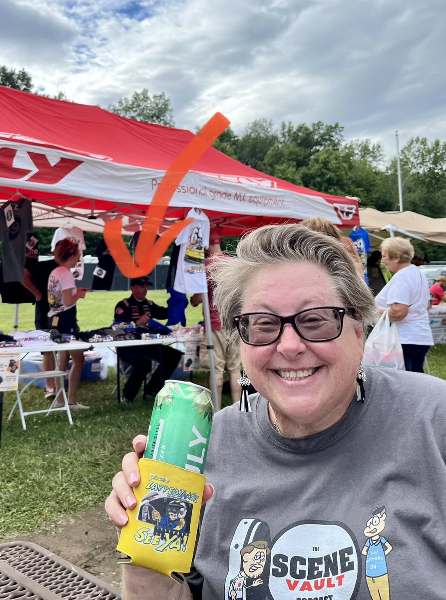 khifan's tweet photo. CHEERS #LTNation
With a Biffle photobomb 😅
@lappedtrafficpc
📸 @Julie_B_4 https://t.co/FpuI4NpnOL