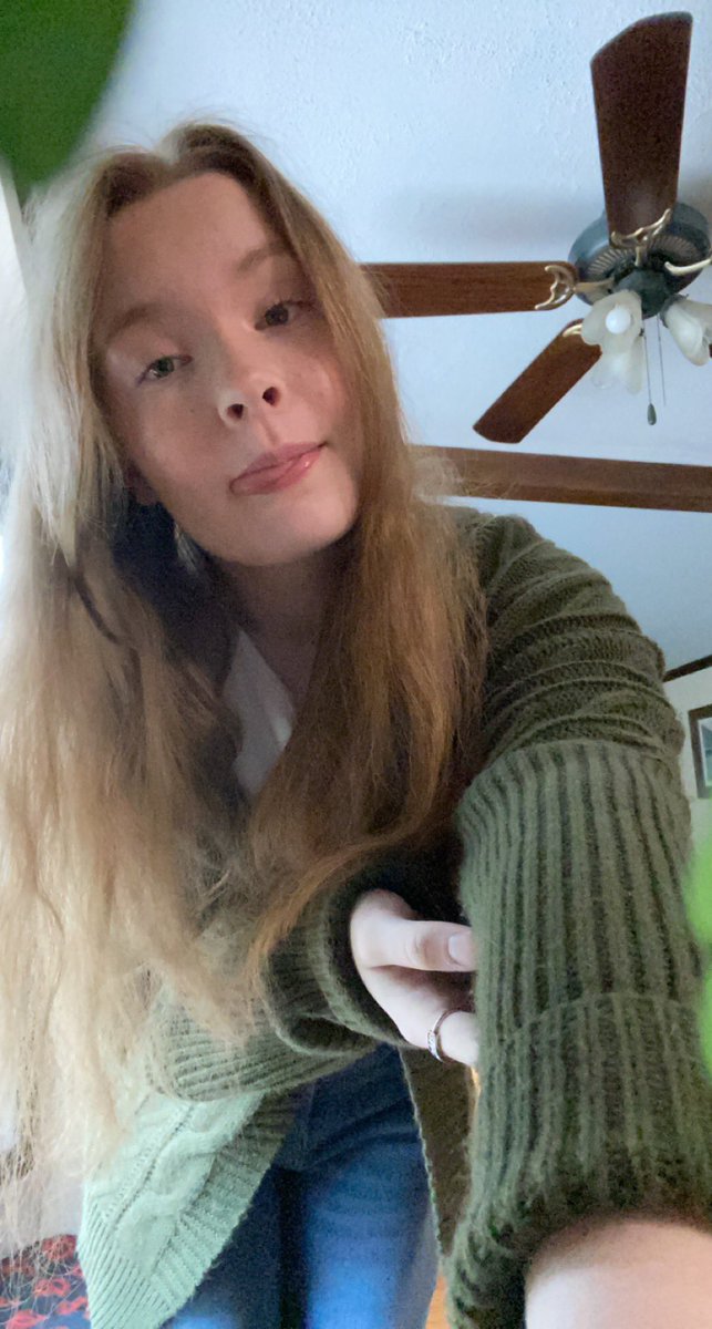 iamkatay's tweet photo. I thought i would finally make a pinned tweet introducing myself 💕

hiii!! i’m kate (they/she) i’m 18 and i play too many video games. i’m a sensitive, anxious, hyperactive mental health advocate and gamer  :) if you’d like to follow me my users are @iamkatay or @iamnotkatay ❤️ https://t.co/Wo2kf99cde