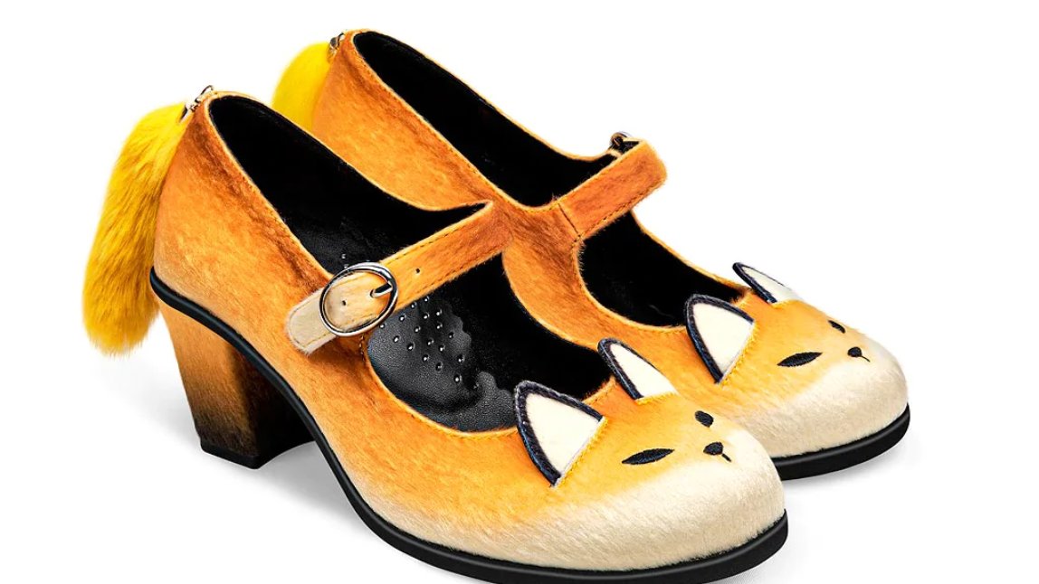 jessquaid's tweet photo. got paid (PAID) for an arts job!
am i gonna spend it on books, food, or these beautifully ridiculous fox shoes? 

#3guesses #WhatIsSave? #TAILS!! #INeedAMaskThatGoesWithThese

https://t.co/hraKqq7voy https://t.co/VItccrWKMX