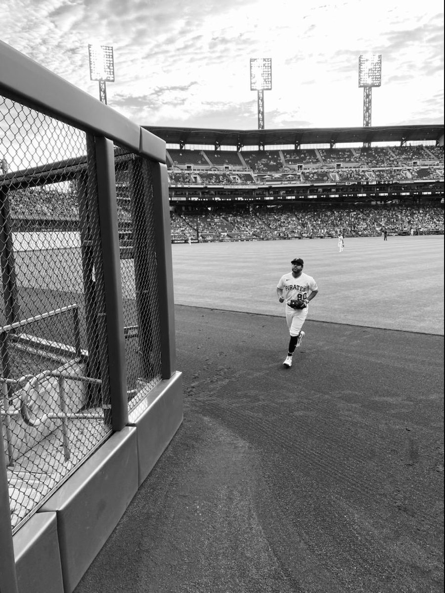 NeilCos's tweet photo. @Pirates my kid took this. Also wanted to thank you for the autograph. https://t.co/B56FGxHBRO