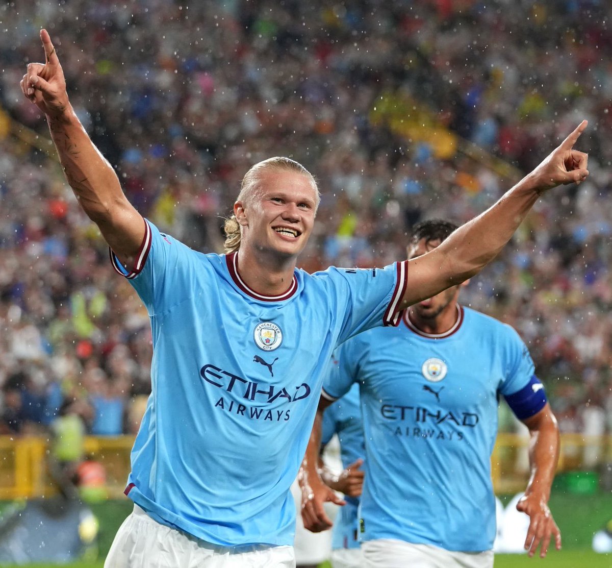City_Xtra's tweet photo. The moment you’ve all been waiting for! 😍🇳🇴 @erling https://t.co/ZHxtMuVnw8