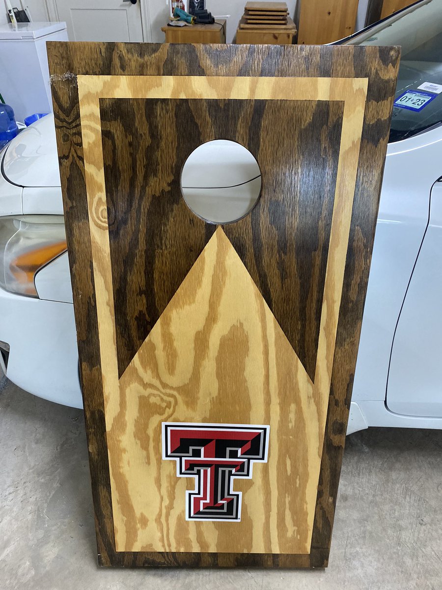 EricPhelps79's tweet photo. Nothing better for tail gates or Saturday college football then cornhole!  I’m back to building custom cornhole boards - DM me if interested 
@JNSportsNation @BigCountrySport @ARNareaSports @EpicNemec #cornhole https://t.co/ZVFgrzHi0X