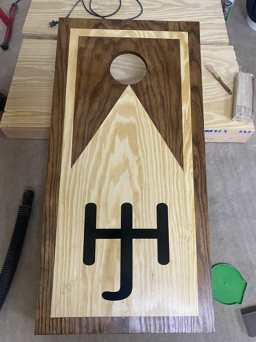 EricPhelps79's tweet photo. Nothing better for tail gates or Saturday college football then cornhole!  I’m back to building custom cornhole boards - DM me if interested 
@JNSportsNation @BigCountrySport @ARNareaSports @EpicNemec #cornhole https://t.co/ZVFgrzHi0X