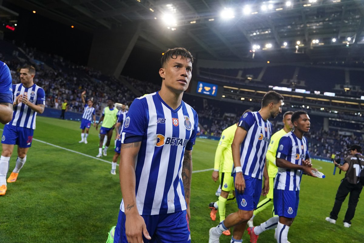 FCPorto's tweet photo. 🐉 Bom dia, Dragões 🤩

#FCPorto #FCPASM #DeVolta https://t.co/rheufhVZmX