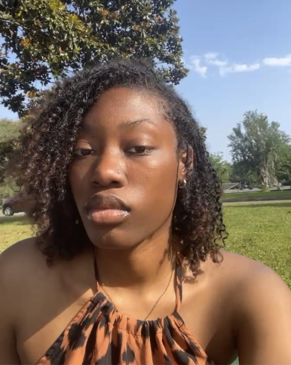 Asia__Ray's tweet image. #WhoswhoofDU 
Heyy I’m Asia 💙
⁃ Dallas Texas 
⁃ Public Health Major 
⁃ DU 24
⁃ Soar Leader 
- 1920 🕊
⁃ I’m down to make new friends and meet new people 💕