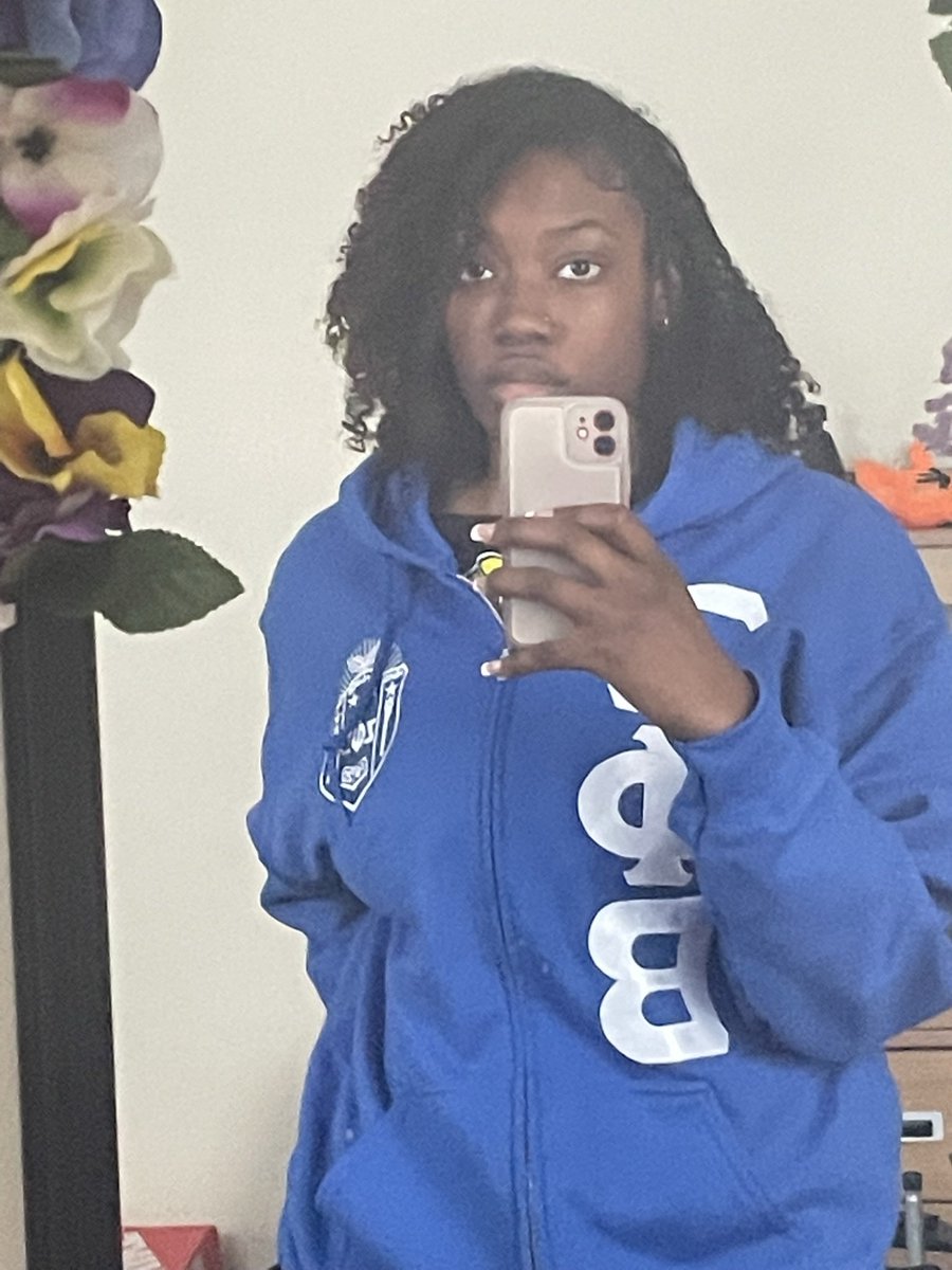 Asia__Ray's tweet image. #WhoswhoofDU 
Heyy I’m Asia 💙
⁃ Dallas Texas 
⁃ Public Health Major 
⁃ DU 24
⁃ Soar Leader 
- 1920 🕊
⁃ I’m down to make new friends and meet new people 💕