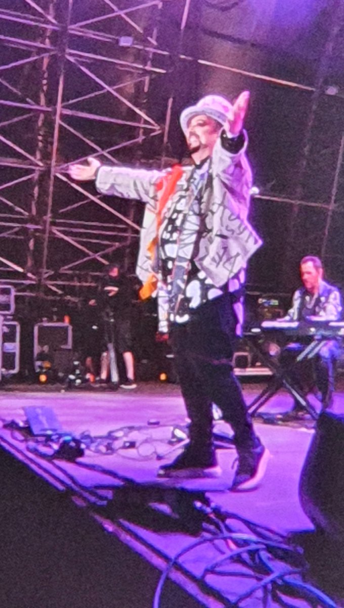wildwildEmma's tweet photo. At the age of 50!! I FINALLY got to see @BoyGeorge in concert.
11 year old me would have never believed it! 🤣 Fabulous night at @EnglefieldUK https://t.co/LBE7CCGeS4
