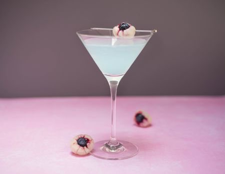 GhouliaChilds's tweet photo. MAD EYE Martini via The Spruce Eats.
#Shocktail
#GhastlyGastronomy
https://t.co/2jHXAig9Tu https://t.co/Y7At4E1a6X