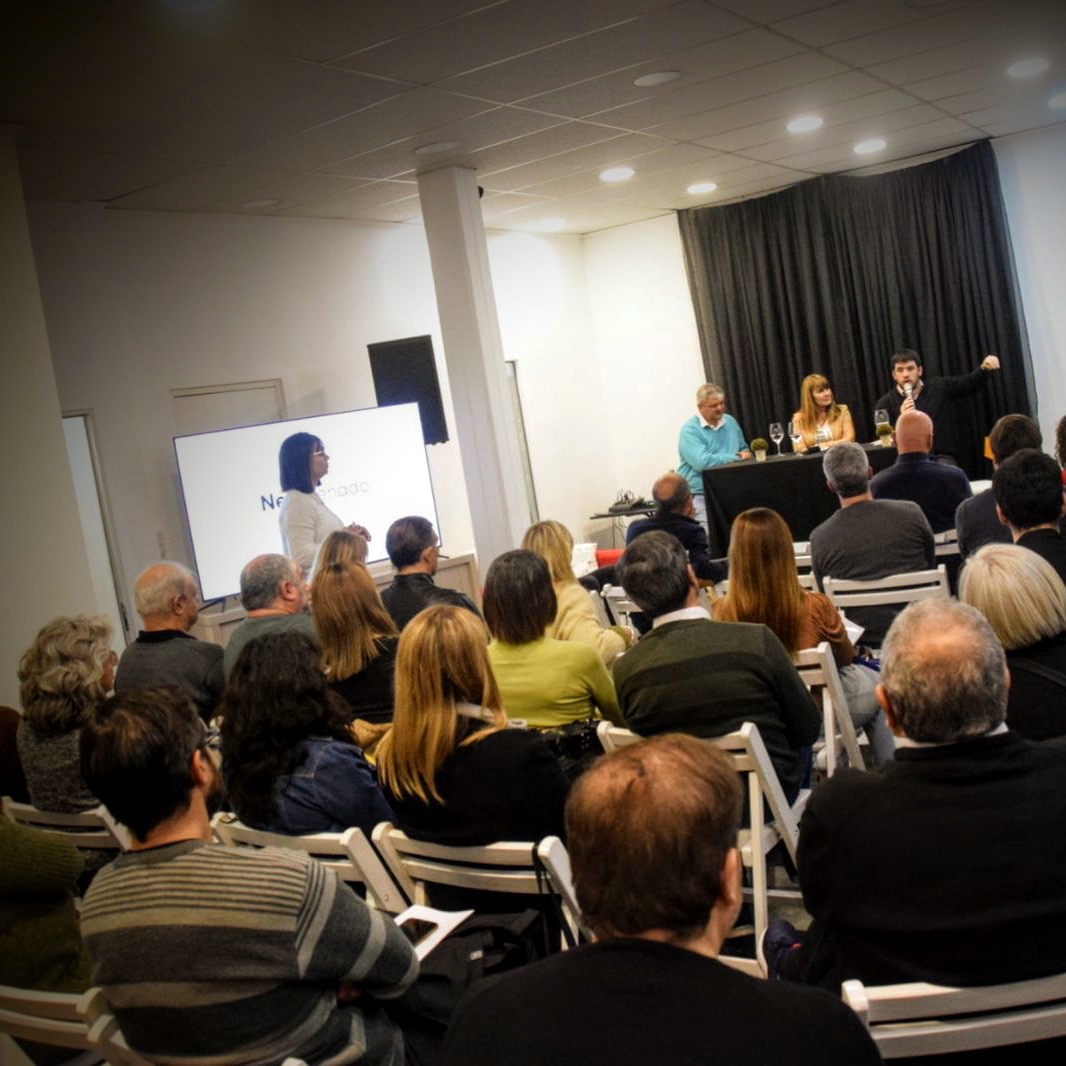 SusanaRueda's tweet photo. Hola #NexoVenado 👋 Ya son 3⃣ en la provincia‼️ 

Impecable organización de @RosanaBellatti, junto al apoyo y colaboración del intendente @LeonelChiarella, tercer eslabón de estos espacios que pensamos para seguir vinculando territorios y generar políticas públicas colectivas https://t.co/ufRtGUarMK