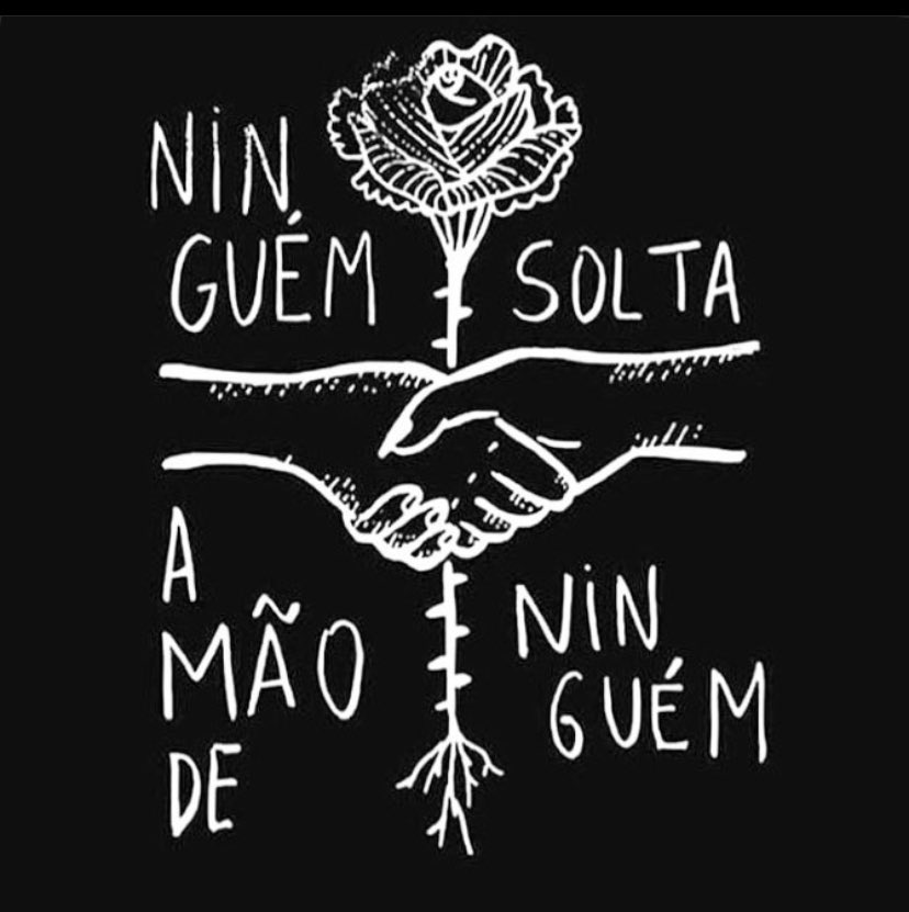 paradecairpfv's tweet photo. quando o bolsonaro ganhou e todo mundo postou isso no insta https://t.co/v6DaVg1Sgm
