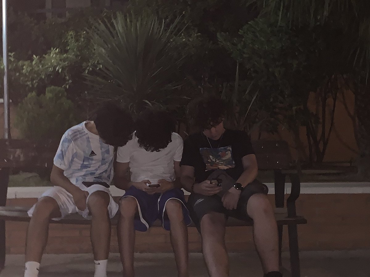 pedrigangbang's tweet photo. Me parece vergonzoso que estos jóvenes moros se hayan introducido en mi urbanización,acto seguido se han colado mientras que rompían la valla de la piscina y así poder introducirse a ella, acto seguido mi marido se ha encarado contra esos inmigrantes y le han metido una apuñalada https://t.co/mWy9sPOoyJ