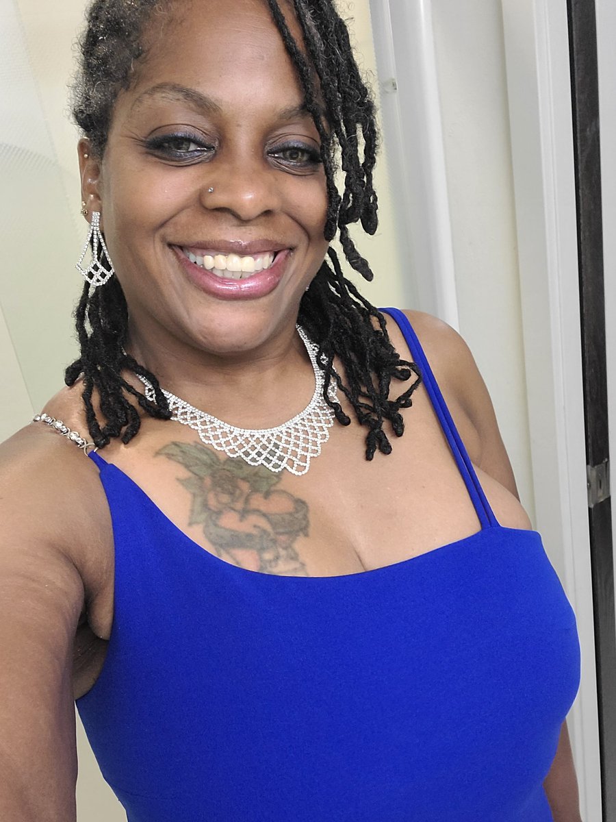BlueLove_1920's tweet photo. Tonight's LEWK for the awards gala #Boule2022 #2022grandboule #BouleOfSisterlyLove #ZPHI1920 #ZPhiB https://t.co/vzN2fRacCT