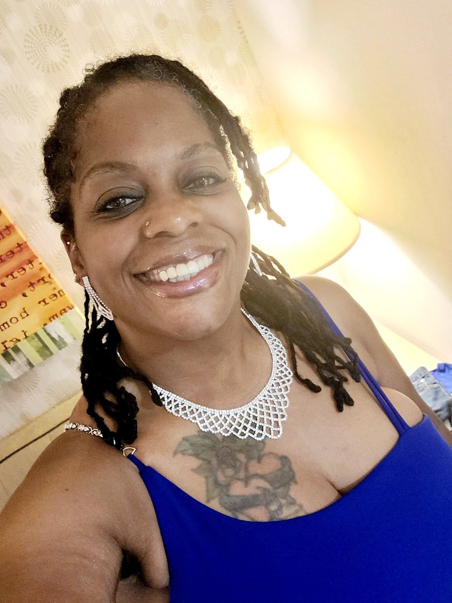 BlueLove_1920's tweet photo. Tonight's LEWK for the awards gala #Boule2022 #2022grandboule #BouleOfSisterlyLove #ZPHI1920 #ZPhiB https://t.co/vzN2fRacCT