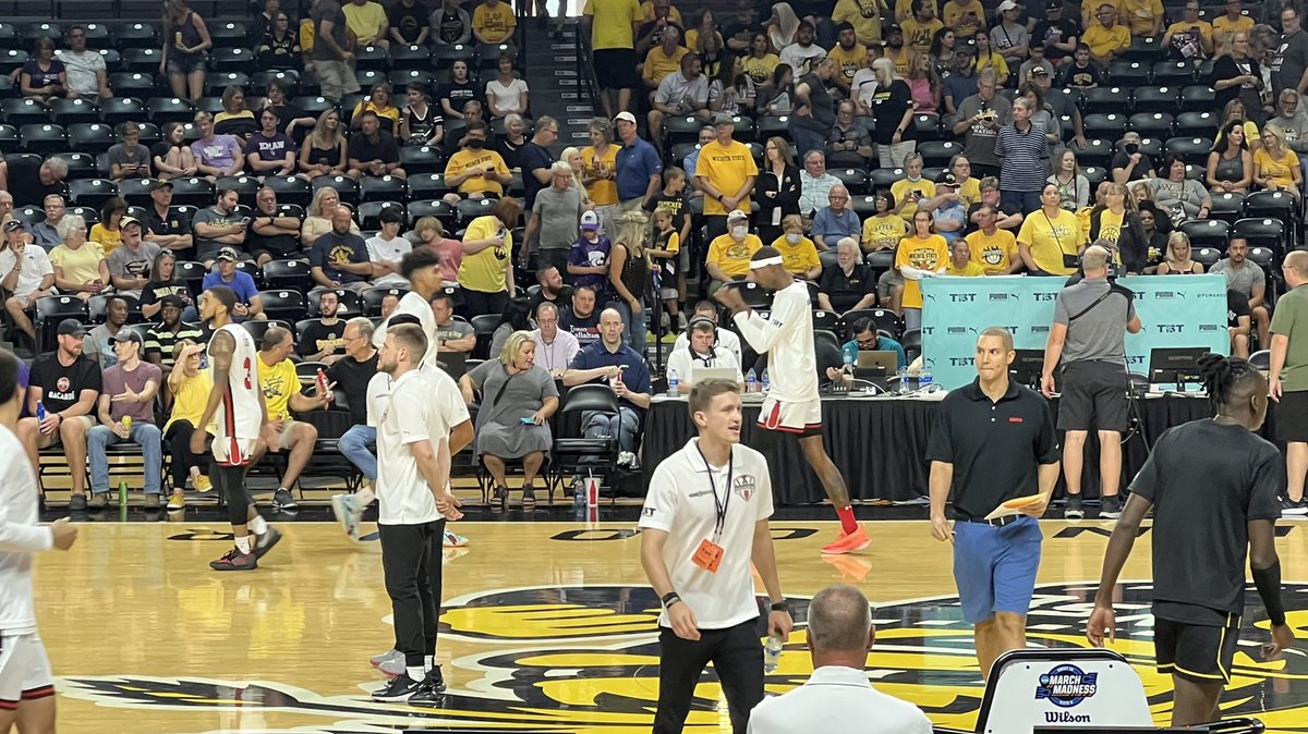 @CoachAdams_TTU <a href="/AirRaidersTBT/">Air Raiders</a> We’re here at the game, Coach!