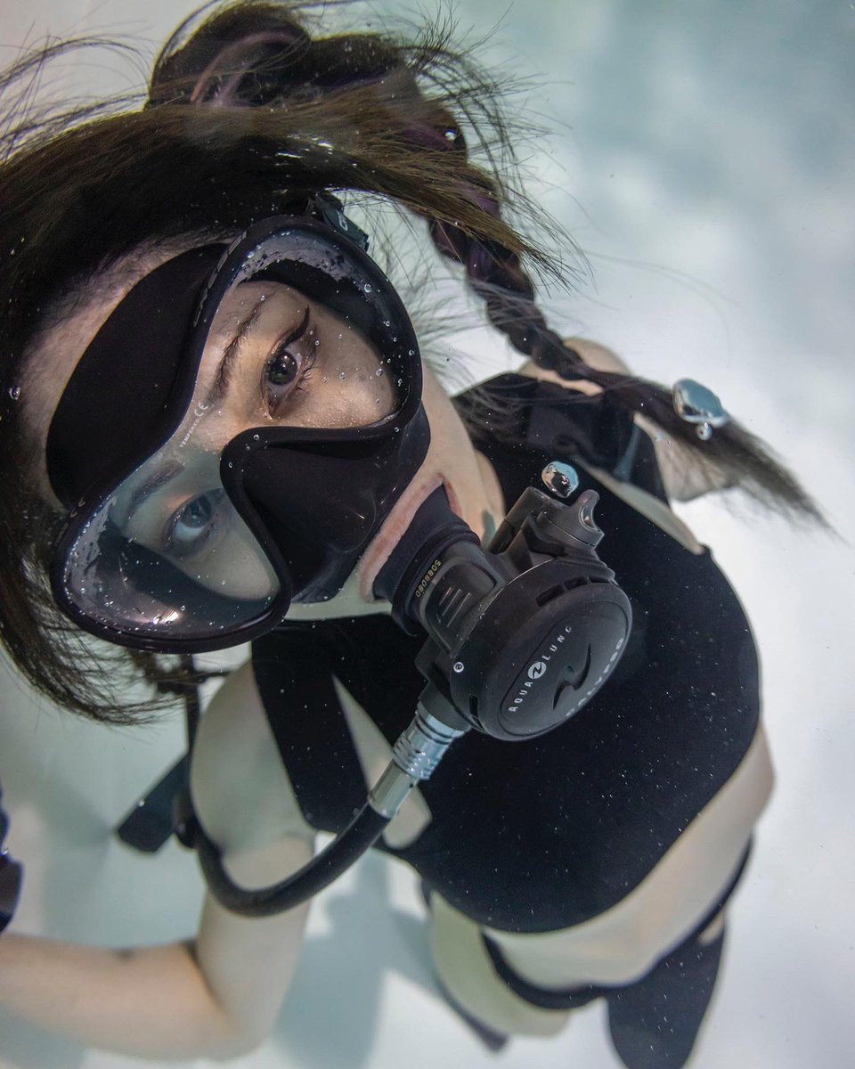 prixlimited's tweet image. Plug Baseline presale live tomorrow 1pm pst (24/07) shot by @manabukoga