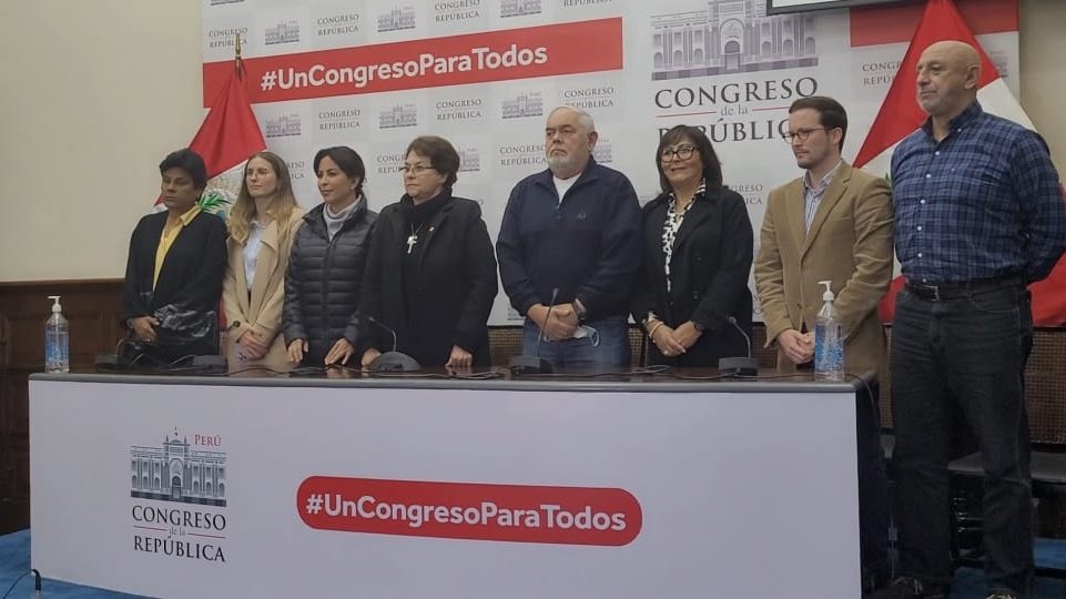 PattyChirinosVe's tweet photo. Las fuerzas democráticas debemos ser coherentes y leales con los ciudadanos. La candidatura de la congresista @gladysechaiz al frente de la Mesa Directiva del @congresoperu logrará consenso y unidad. Juntas, todas las bancadas, lograremos salir de la crisis que atravesamos 💪🇵🇪 https://t.co/KoOLgFBTwr