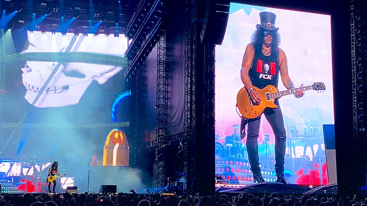 C_reeder11's tweet photo. Happy Birthday @Slash !! 🙌🙌🙌🙌🙌🎂🎂🙌🙌🙌🙌 #GunsNRoses #Slash @DuffMcKagan @axlrose https://t.co/8MkuZ33K0b