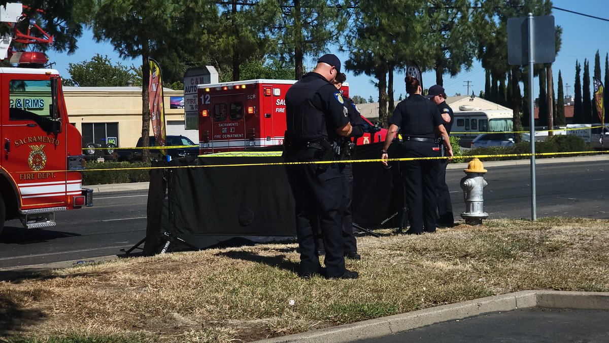 PSNews_Sac's tweet photo. #RIGHTNOW #Fatal #AutoVSPed #HitAndRun
Stockton Blvd. at McMahon Dr.
CHP, Sheriff and SacPD are on scene of a fatal incident at McMahon and Stockton. Traffic will be diverted for several hours. Avoid the area. We will post updates as official details become availble. https://t.co/0ARC0MTD6X