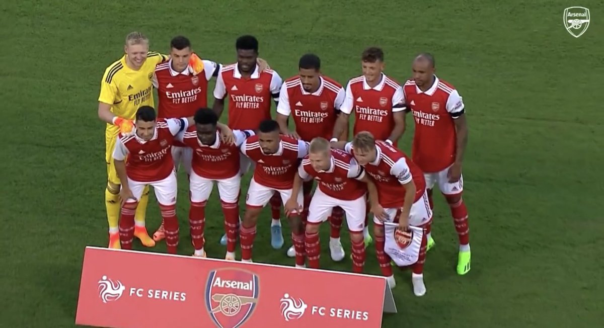 afcstuff's tweet photo. Aaron Ramsdale had already gone into his goal before kick-off, forgetting about the pre-match team photo. 😂 #afc https://t.co/XYbuDViSgb