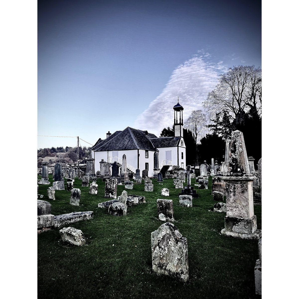 fonecamerawoman's tweet photo. #dalserf #dalserfparishchurch #scottishkirk #scottishchapel #clydevalley #scottishchurches #lanarkshire #Scotland #graveyard #cemetery https://t.co/PSoElohLyC