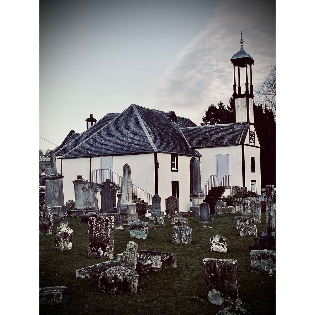 fonecamerawoman's tweet photo. #dalserf #dalserfparishchurch #scottishkirk #scottishchapel #clydevalley #scottishchurches #lanarkshire #Scotland #graveyard #cemetery https://t.co/PSoElohLyC