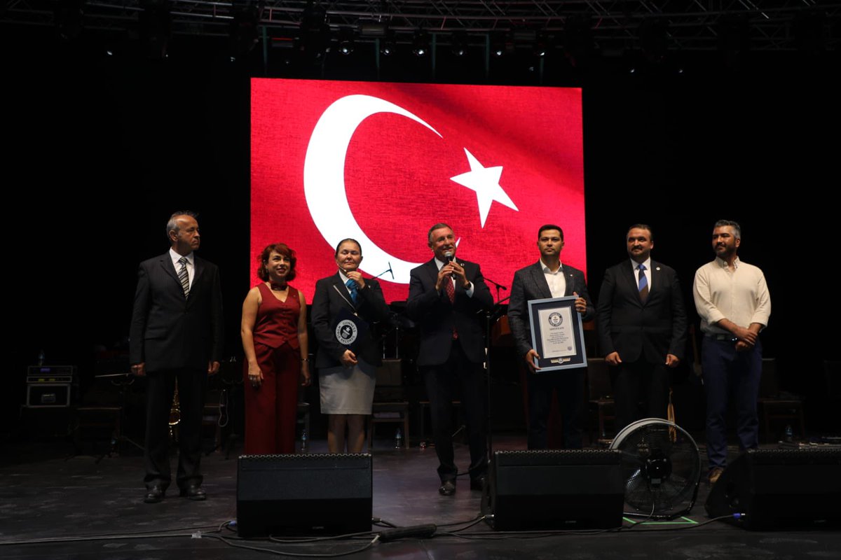 DocDrLutfuSavas's tweet photo. Dünyanın en büyük taban mozaiği olan "Ortak Varoluş Mozaiğimiz" ile 
#Guinnes Rekorlar Kitabına resmen girdik.
Hatay’ımızın Ana Vatan'a katılışının 83. Yıldönümünde HBB olarak kırdığımız rekoru 
#ŞahsiMeselemHatay diyen ebedi önderimiz Atatürk'e ve Türkiye’mize armağan ediyoruz. https://t.co/uPOcEvWf3B
