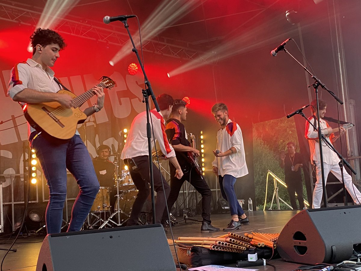 LHV86's tweet photo. À Valence-en-Poitou, c’est parti pour un concert sous les couleurs de l’Argentine avec @tunayoficial, groupe originaire de la Province de Jujuy ! 🇫🇷🇦🇷🎶 https://t.co/Fvu2htVOGb