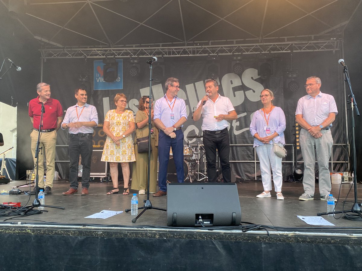 LHV86's tweet photo. À Valence-en-Poitou, c’est parti pour un concert sous les couleurs de l’Argentine avec @tunayoficial, groupe originaire de la Province de Jujuy ! 🇫🇷🇦🇷🎶 https://t.co/Fvu2htVOGb