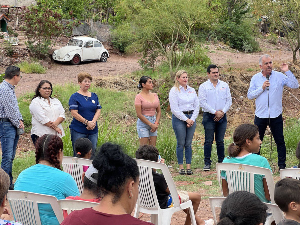 PANporSonora's tweet photo. El PAN en tu colonia en Guaymas sigue llevando beneficios con servicios gratuitos para los guaymenses que más lo necesitan. 

▶️ Consulta médica
▶️ Medicamento
▶️ Corte de cabello
▶️ Bazar de ropa
▶️ Psicóloga
▶️ Regidor para gestiones 

#ElPANestáAquí en tu colonia 📍💙 https://t.co/M5TyRp1dB4