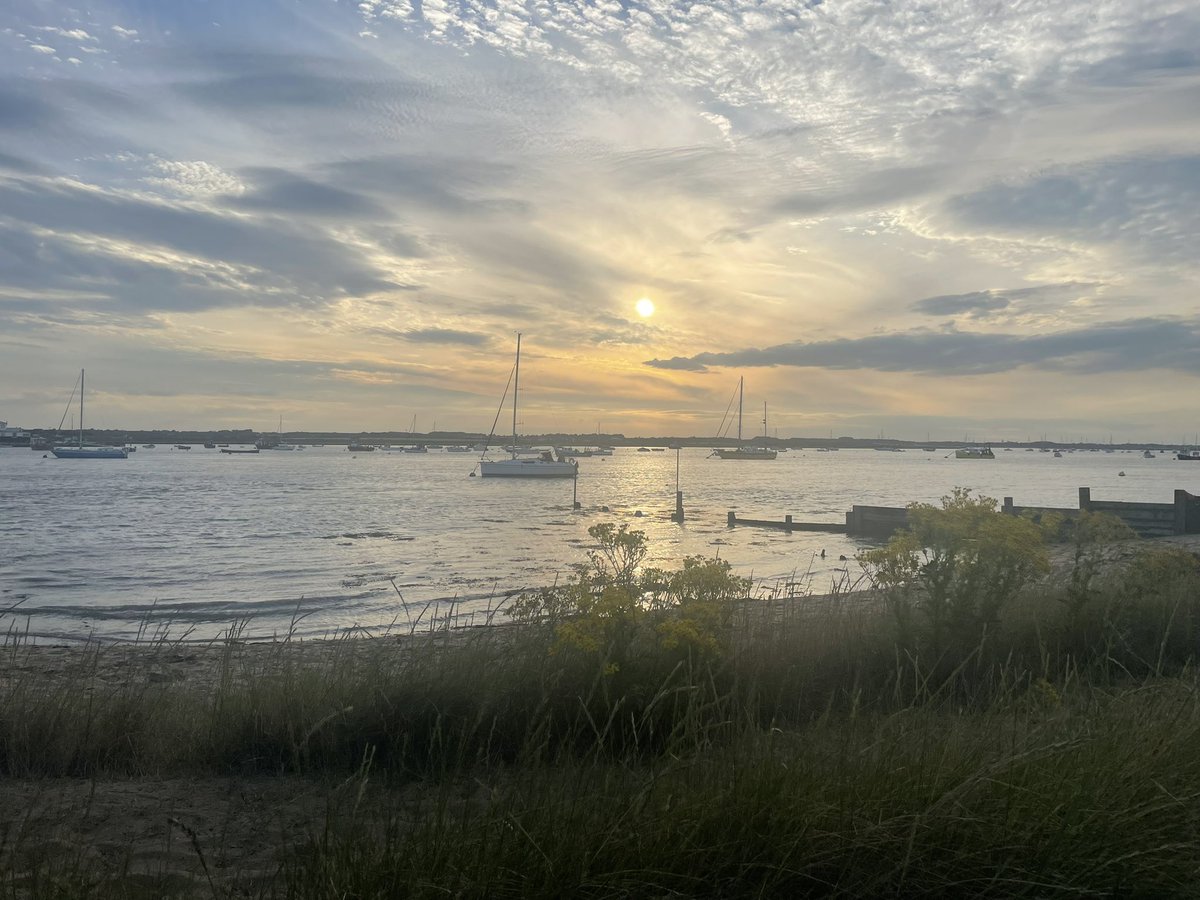 teachershouse1's tweet photo. Enjoying a peaceful interlude at Bawdsey of a Saturday evening. Very fine company with children pottering about and a few corks popping. https://t.co/SZcXzoTrIo