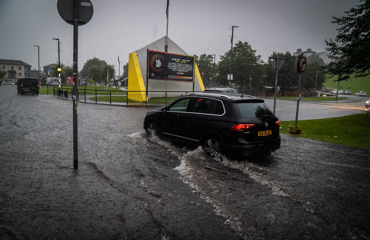 AodhanRob's tweet photo. These are for scenes today in #Derry. Very bad flooding throughout the city. https://t.co/eMc9tBGruy