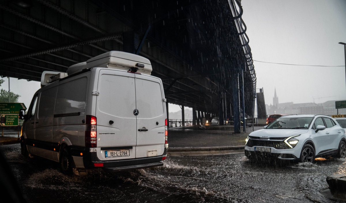 AodhanRob's tweet photo. These are for scenes today in #Derry. Very bad flooding throughout the city. https://t.co/eMc9tBGruy
