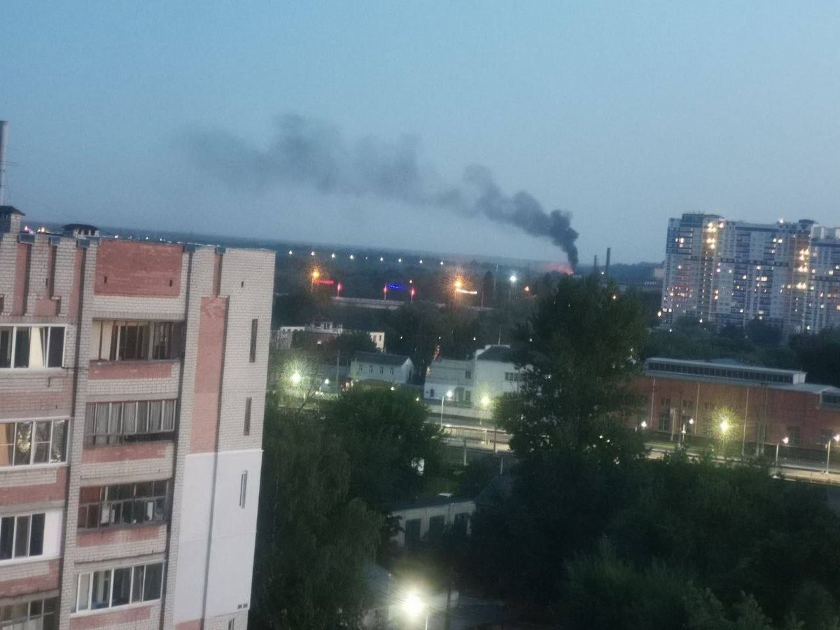UKikaski's tweet photo. Unconfirmed: What appears to be an #APU strike this evening on a target in Bryansk, Russia.
#OSINT
#UkraineRussiaWar
#OSINTUA https://t.co/q4hgxrGxpN