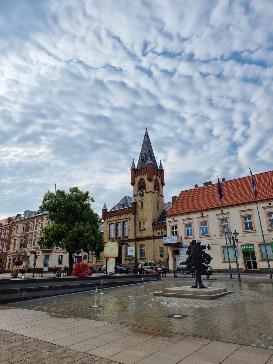 AvrilFillyjonk's tweet photo. @strategywoman a calm evening, after a foodie lunch in a newly opened restaurant &amp; #microexpedition to a few intriguing places in the Valley of the Lower Vistula, a real cave included! (rare in this region of Poland); I did have a cup of #warcoffee in a cafe in a town called Świecie, but no pic https://t.co/vsWYpVWl4G