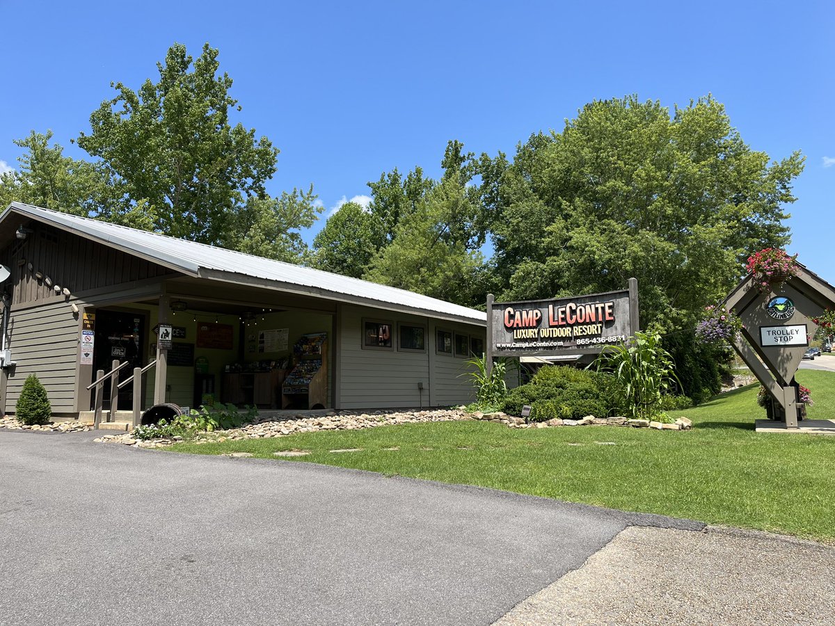 CampLeConte's tweet photo. Stay at #CampLeConte on your next trip to #Gatlinburg #Tennessee. π» #camping #glamping #TN https://t.co/ne16Ha0fkV