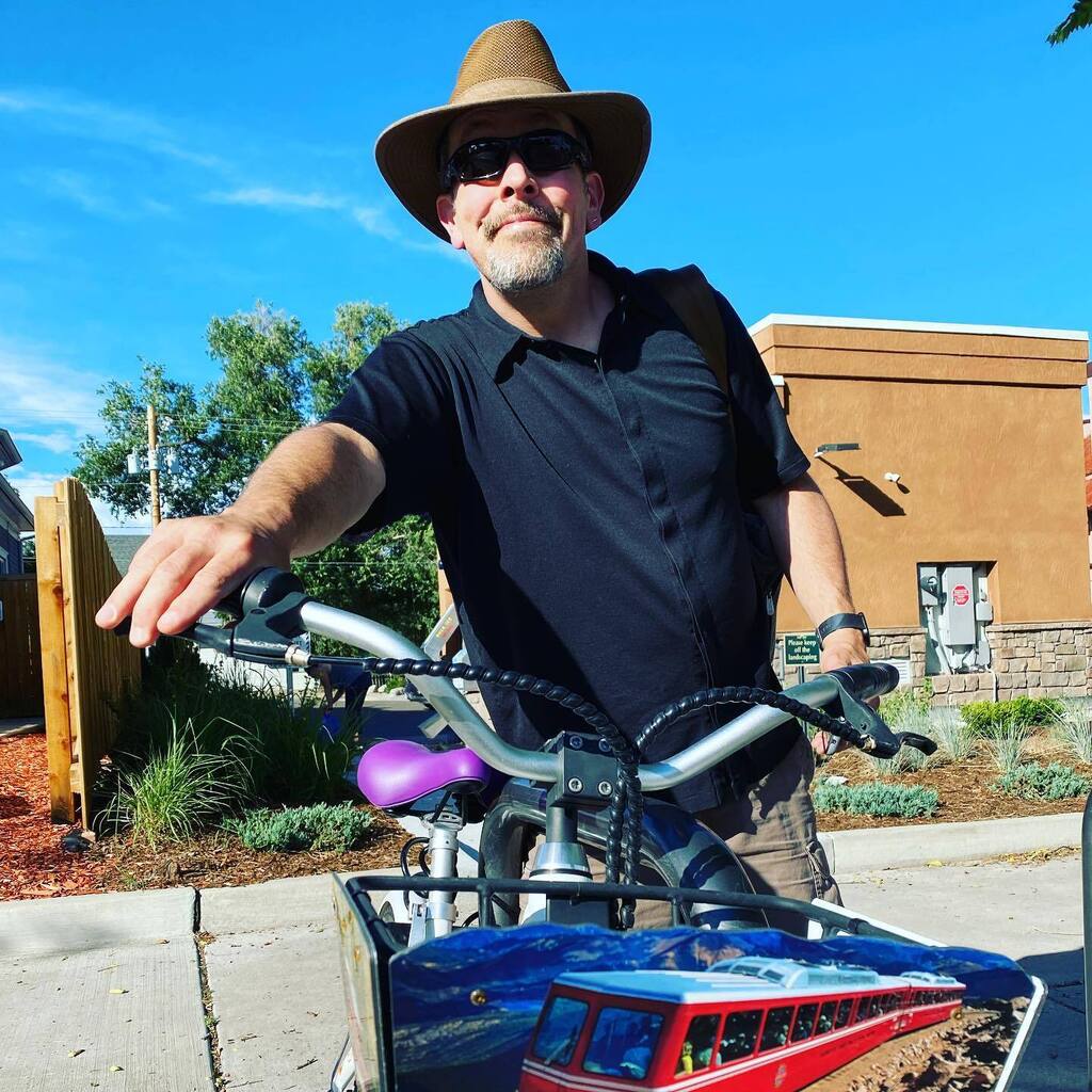 Celebrated this hardworking, kind, and hugely generous human with almost all of his favorite things: bikes, beer, local art, hiking, friends, live music, great food, and dogs. Moonlight Market was an outrageously fun highlight. 🥰 Happy birthday, Just… instagr.am/p/CgXbop5Ftkg/