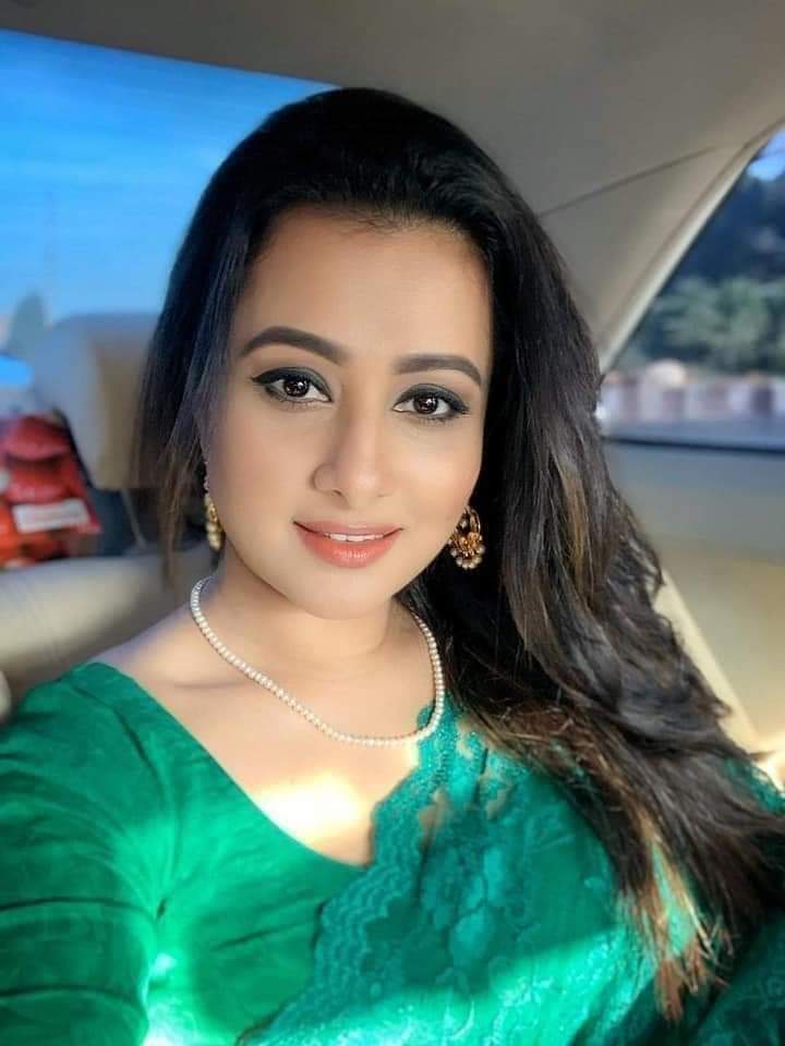 Sk__ismail's tweet photo. পূর্নিমার মতো সুন্দরী এবং বিল গেটস এর মতো ধনীদের যখন সংসার ভেঙ্গে যায় তখন ধরে নেওয়া যায় এক সঙ্গে থাকতে হলে টাকা পয়সা এবং সুন্দর চেহারার তেমন প্রয়োজন নেই,
প্রয়োজন একে অপরের প্রতি বিশ্বাস,সম্মান, আর ভালোবাসা। ❤️❤️ https://t.co/rwb22c8aQq
