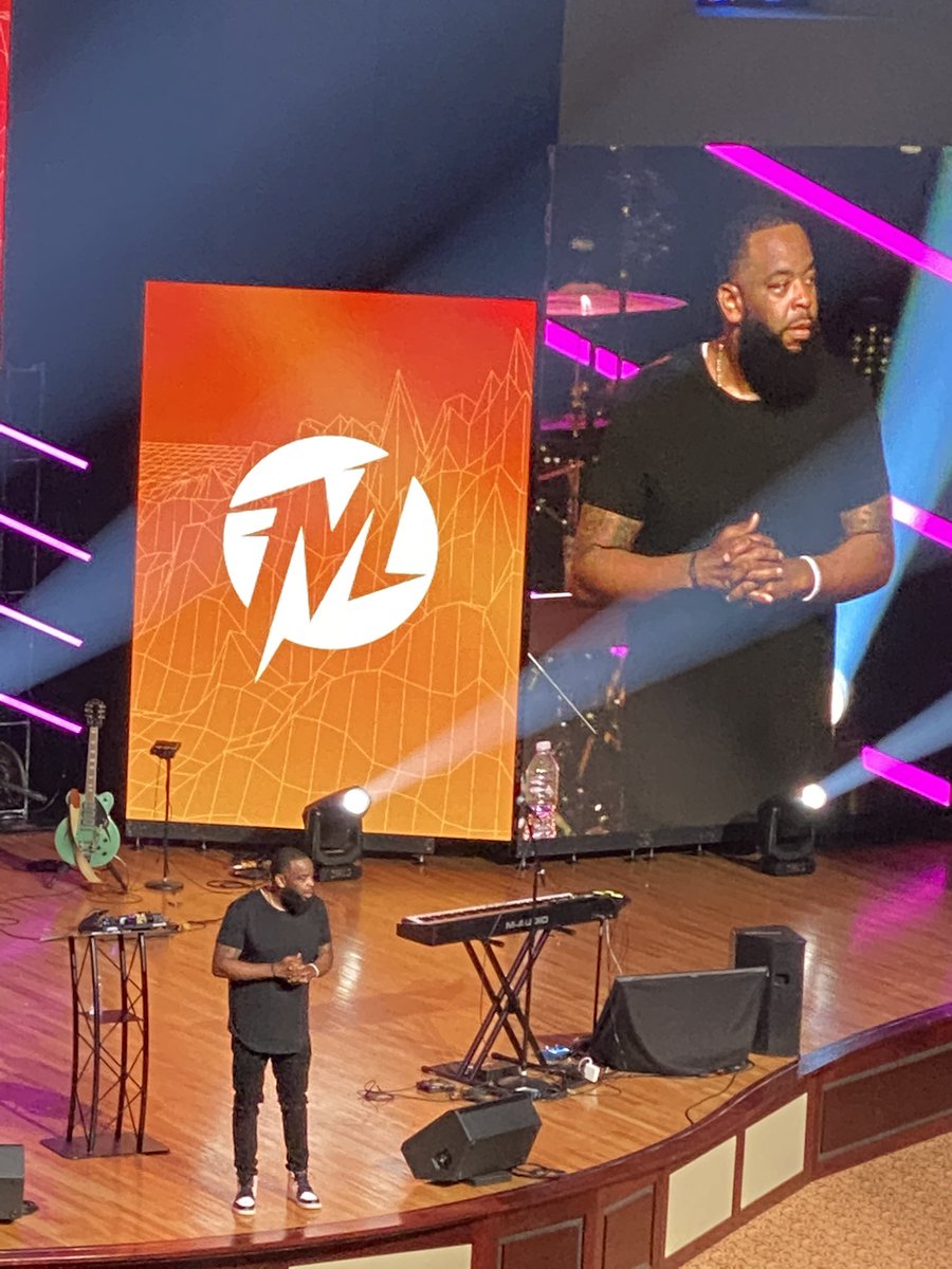 Shep71's tweet photo. This morning was incredible. So honored to impact this generation. #ShepInspires #KeepTheChange #LeaderSHEP #Momentum2022 #Rewired #Love #Surrender https://t.co/yukSHPBTs0