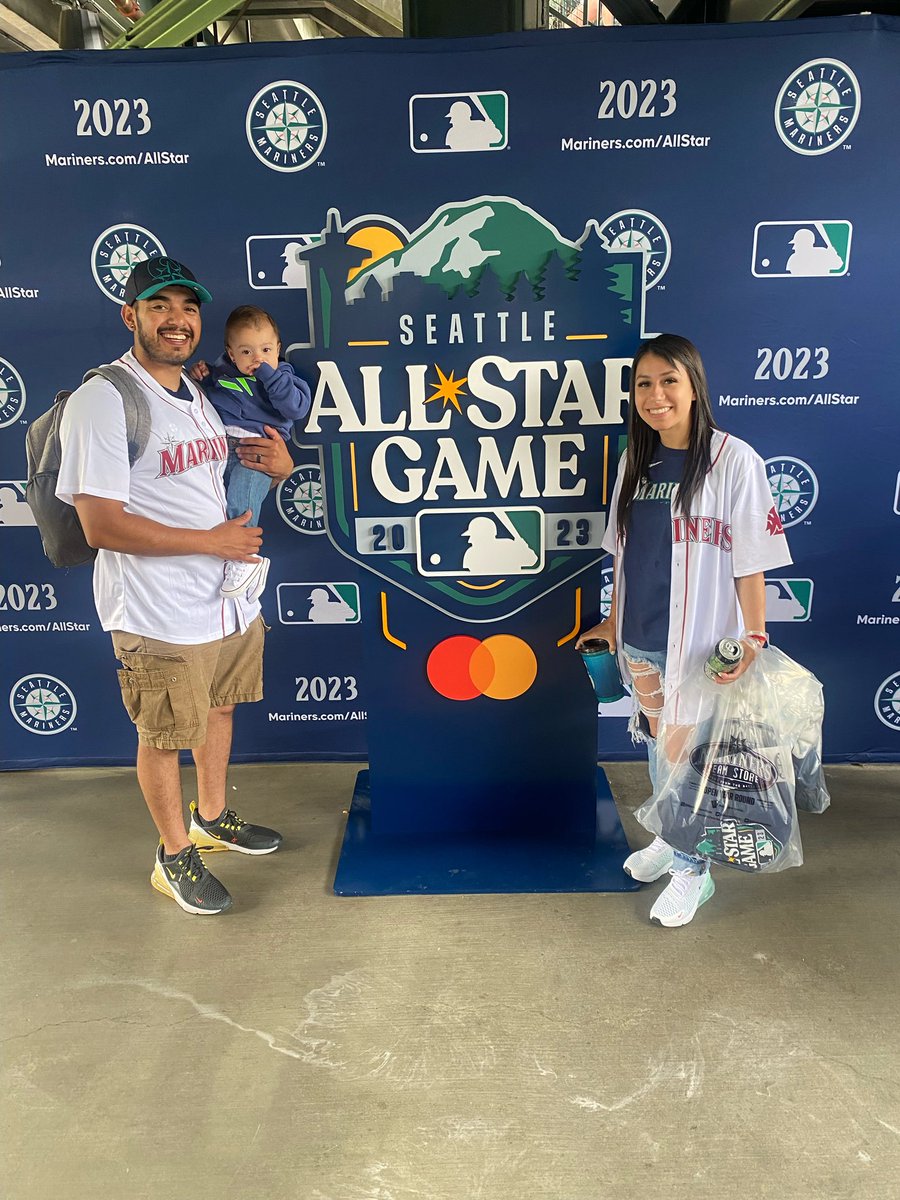 nonis2mb's tweet photo. Mariners game! Let’s bounce back from yesterdays Loss #SeaUsRise #GoMariners https://t.co/Pmiy7H8OlW