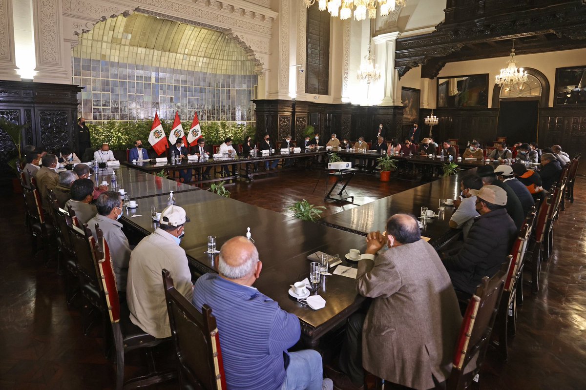 GobSanMartin's tweet photo. A noche llevamos una positiva reunión en Palacio de Gobierno junto al gremio arrocero de diversas regiones del país. En dicha cita se lograron grandes compromisos por parte de nuestro presidente Pedro Castillo y el ministro de agricultura.
#Midagri #Mincetur
#APEAR #CONVEAGRO https://t.co/i5OqdGpujC