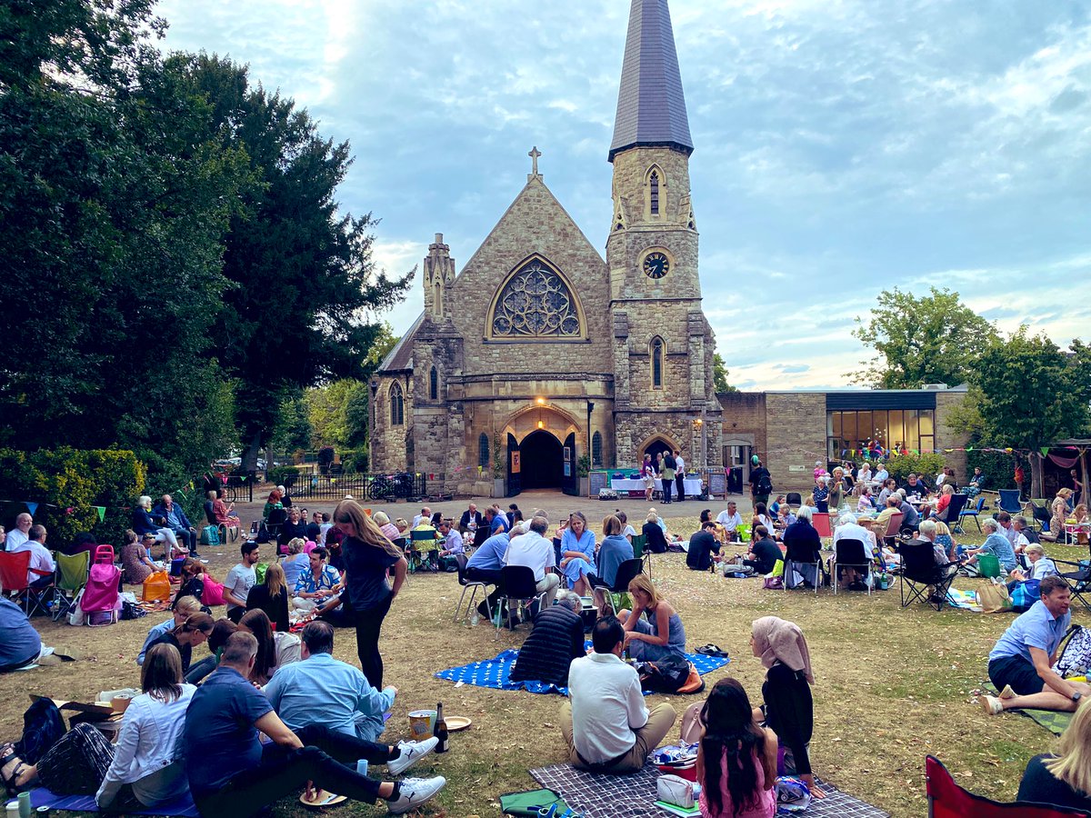 Final picnic interval at <a href="/PutneyFestival/">Putney Festival</a> - last night of La Bohème… don’t cry, don’t cry, don’t cry… 😭