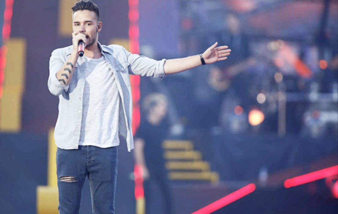 🎤 Las fotos de los chicos sobre el escenario siempre serán de las más increíbles y poderosas 🎤

Desprenden magia cuando están actuando, dándolo todo, dejándose la energía para dar los mejores conciertos ♥️

#12YearsOfOneDirection