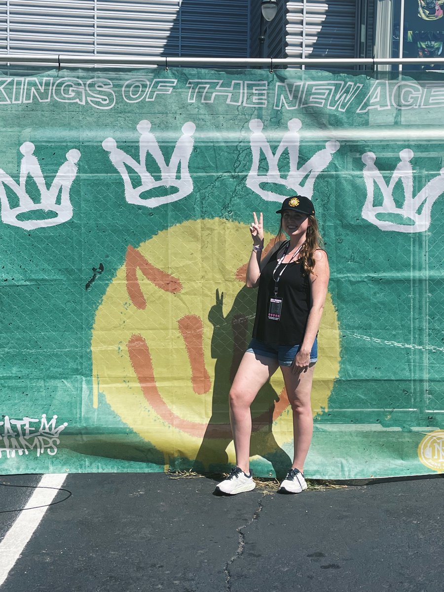 msnicholaay's tweet photo. Here for the one and only. @State_Champs #kingsofthenewage #sadsummerfest https://t.co/s7p5Tc2RHc