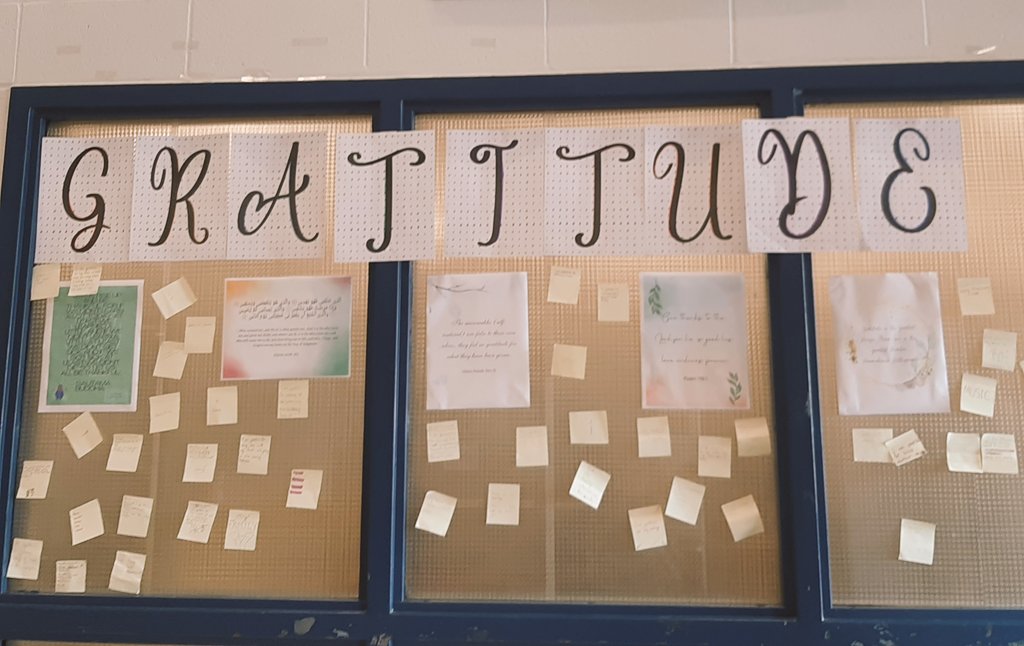 FMMtweets's tweet photo. 1/4 โ What a beautiful way to round out Week 3 of #Kickstart2022 @FMMtweets ... the Gratitude Wall ๐ KS Ss reflect on all that they have to be grateful for as they begin their high school journey ๐๐ฝโค
@YCDSB @paonesl #studentengagement https://t.co/XNd0dIovS3