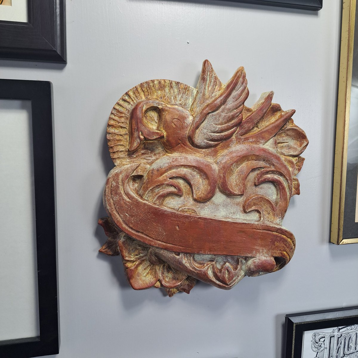 TinCupSigns's tweet photo. Got my wall set up! #tincupsigns #neotraditionaltattoo #neotrad #tattoosnob #neotraditional #traditionaltattoo #tattooflashart #tattooflash #tattooflashsheet #traditionalartist #goldenpaints #smoothon #reynoldsam #siliconemold #basrelief  #reliefcarving #plastermold #plasterart https://t.co/vXumCSHCG0