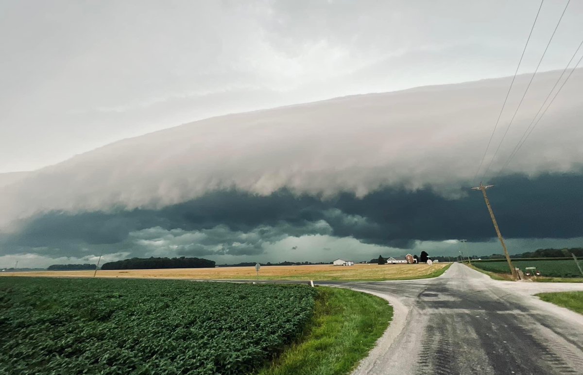 HowardCountyEMA's tweet photo. A look at the storm that kicked off the round of storms that have come through Howard County. This storm brought 60 mph wind gusts, which caused down trees &amp; power lines throughout the county. Currently, 2,155 customers are still without power. Picture: William Black III https://t.co/St9FiX80ti