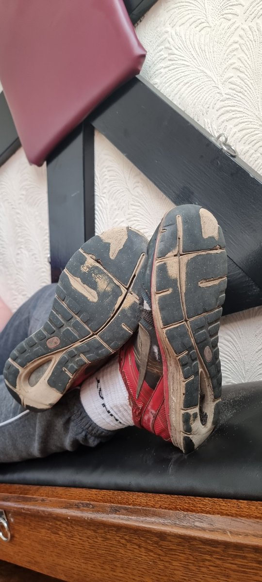 Bigenderdragon's tweet photo. I just love going on long walks. Now I need you to help me buy a new pair of shoes to go on more. Of course there are benefits for you ;) https://t.co/xBHoYmYX7v #FOOTFETISH #Pantieseller https://t.co/xSEOrcubKB