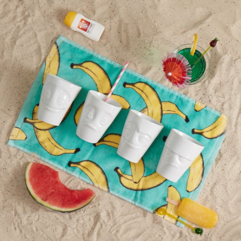 A good dose of vitamin sea is just what the doctor ordered. Wishing everyone a happy, relaxing weekend. 🌴 <a href="/Tassen_tv/">TASSEN</a>